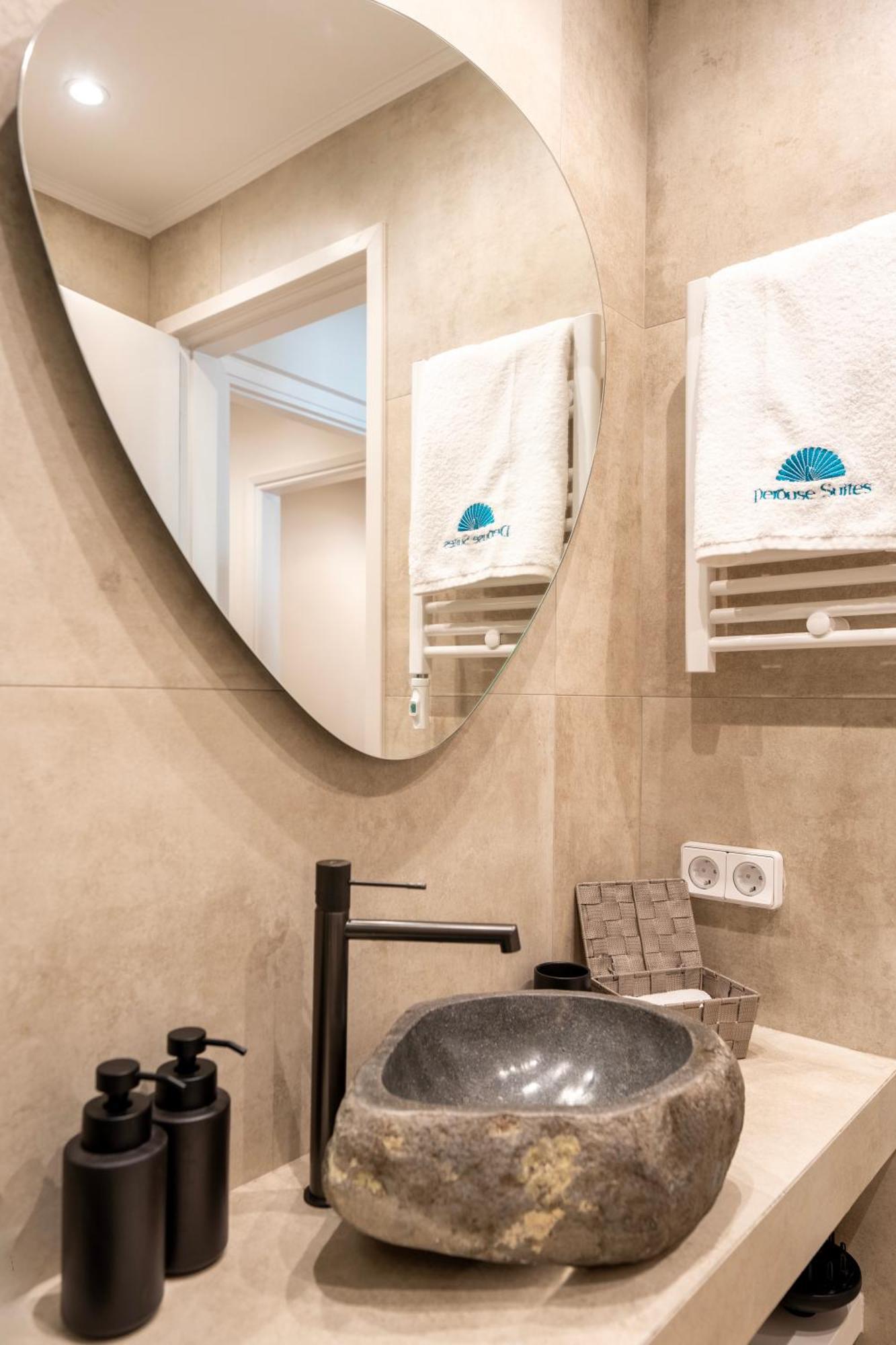 Derouse Eva Jacuzzi & Sauna Apartmán Atény
